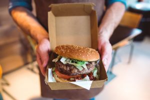 Een Weekendmenu met een Hamburger